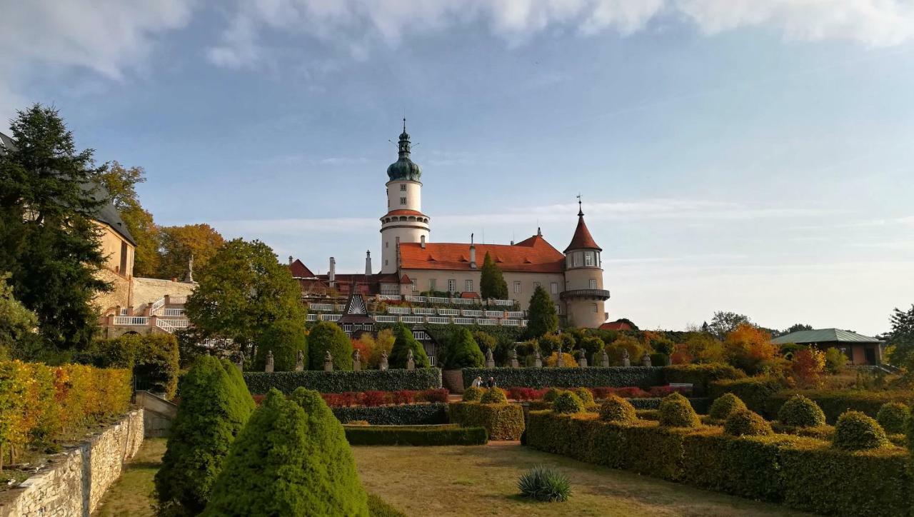 Zamek Nove Mesto Nad Metuji Exterior photo