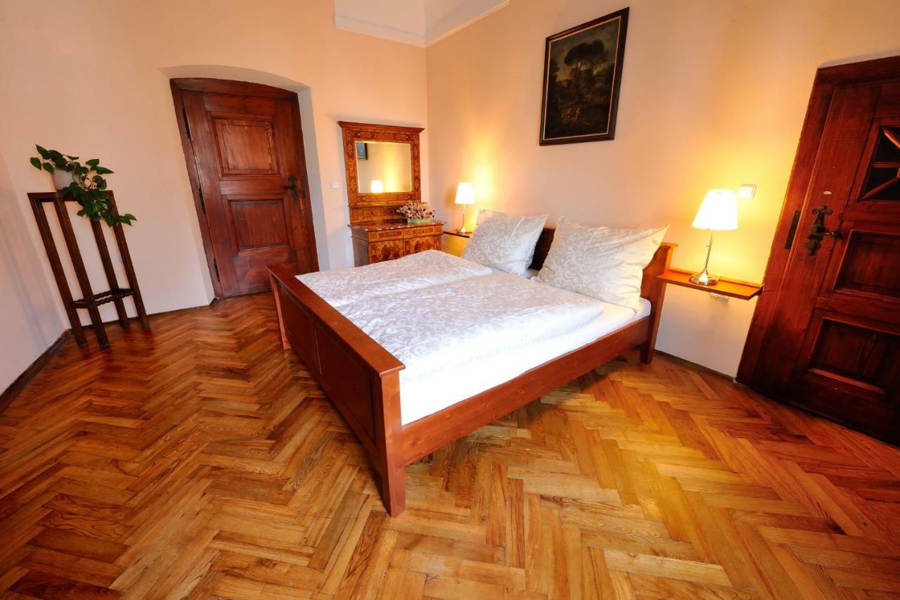 Zamek Nove Mesto Nad Metuji Exterior photo